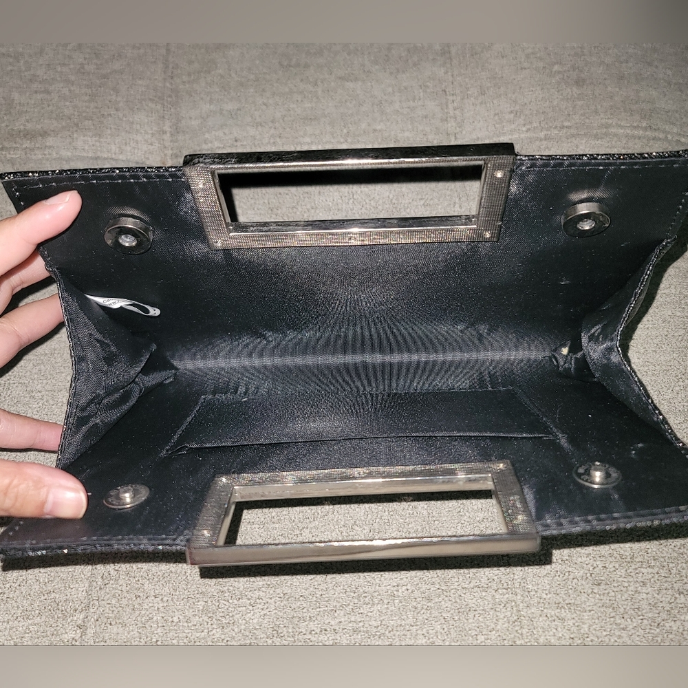 Clutch - Picture 2 of 2